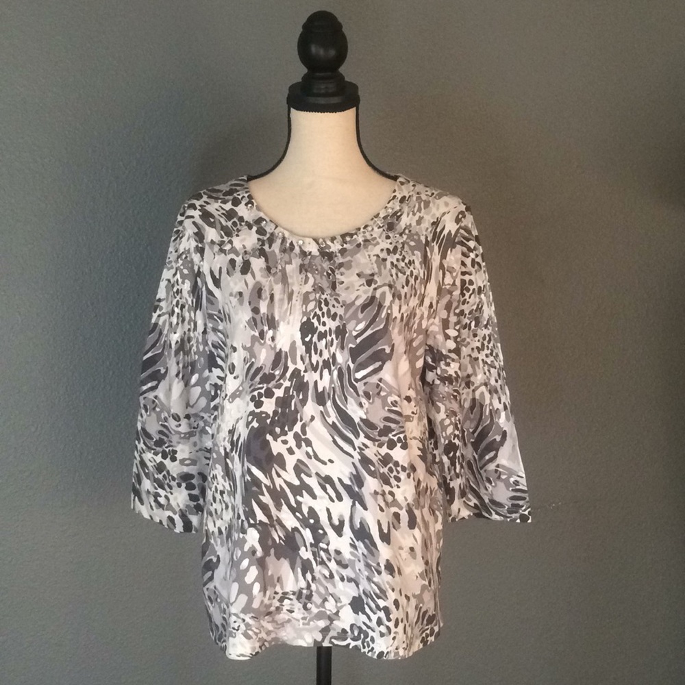 Cheetah animal print  women’s cotton knit top.